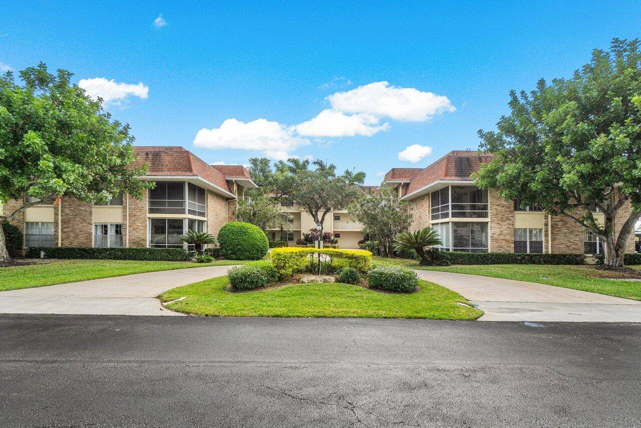 Wonderful First Floor 2 bedroom 2 bath end unit condo with wonderful morning sunshine and cool breezes in the afternoon from the screened porch terrace.