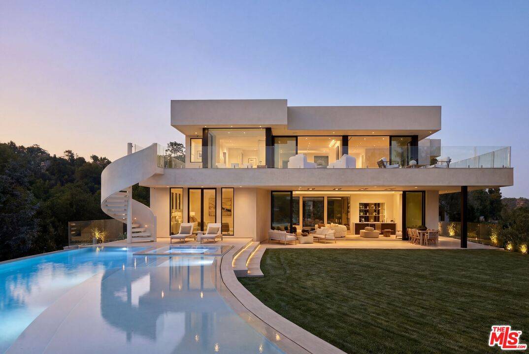 2700   Woodstock Rd 7BR Hollywood Hills East La
