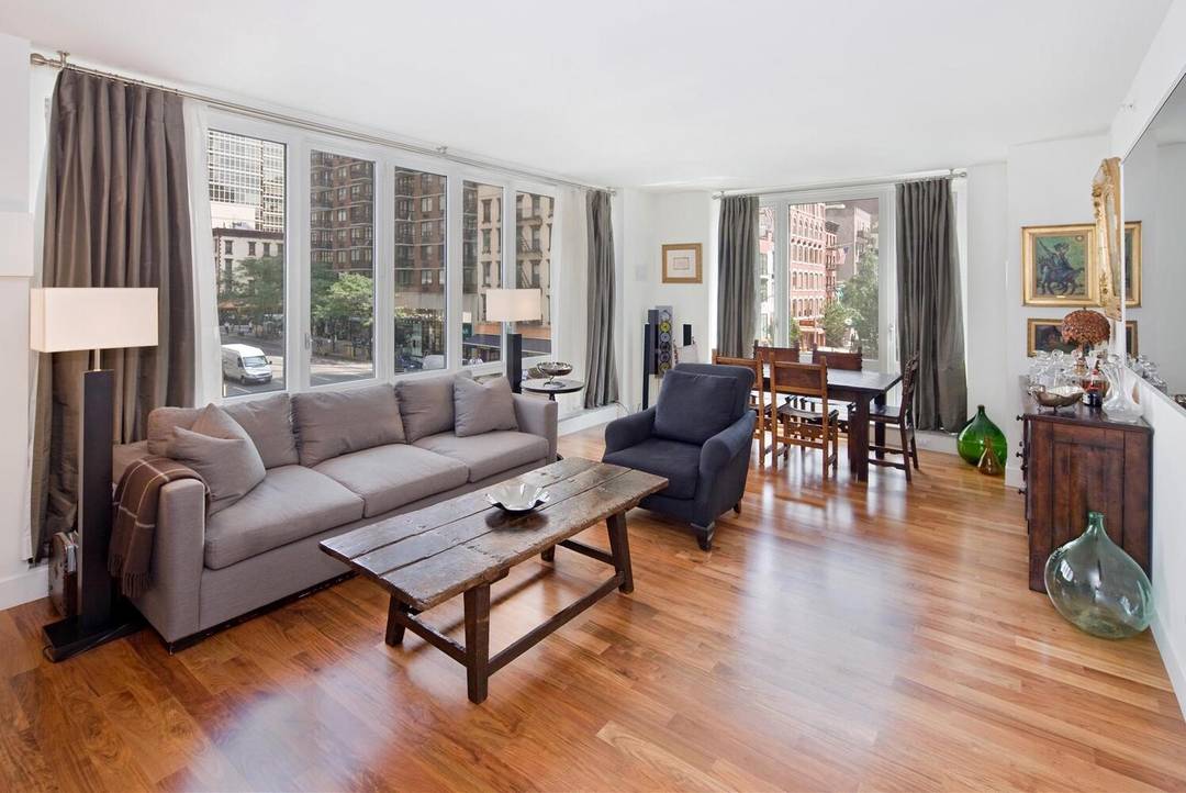 Enjoy Midtown living in this exquisite full service condominium.