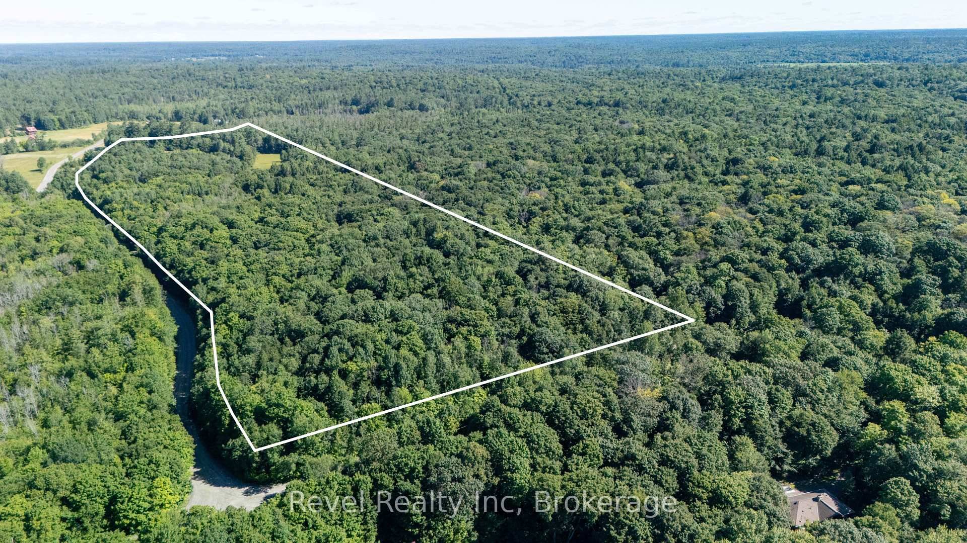 Just 5 minutes from the charming village of Rosseau and 20 minutes from Parry Sound, this 48 acre property offers the ultimate blend of privacy and convenience.