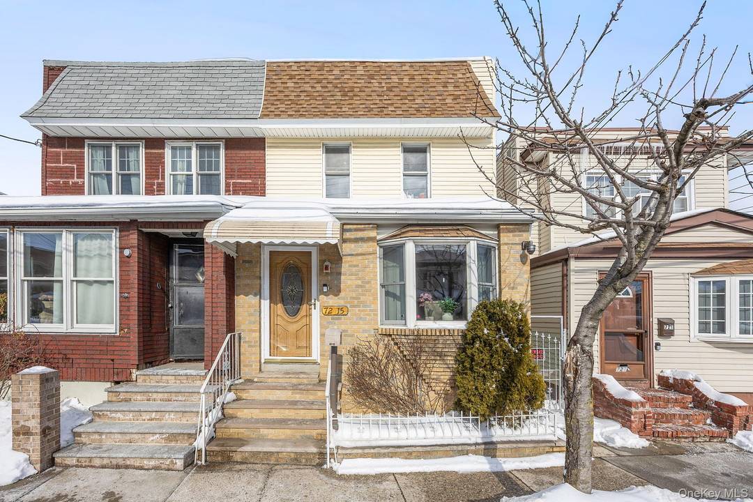 Charming 1 Family Home in Middle Village, Queens Nestled near Juniper Valley Park, this delightful two level home offers the perfect blend of comfort and convenience.