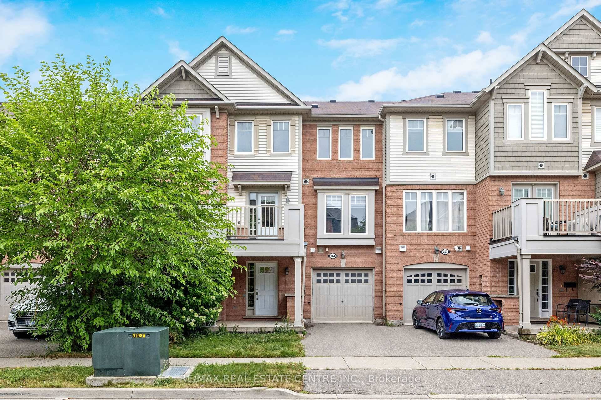 WIDE OPEN SPACE and VERY WELL MAINTAINED HOME !