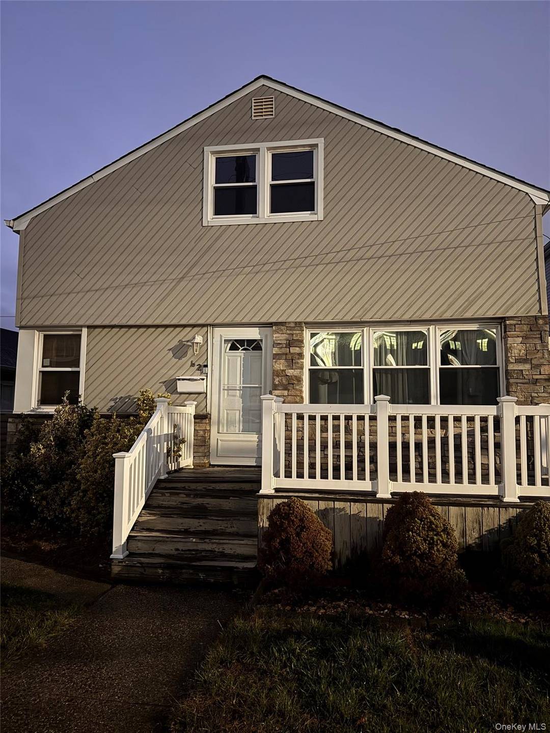 Island Park, NY 3 Bed, 1.