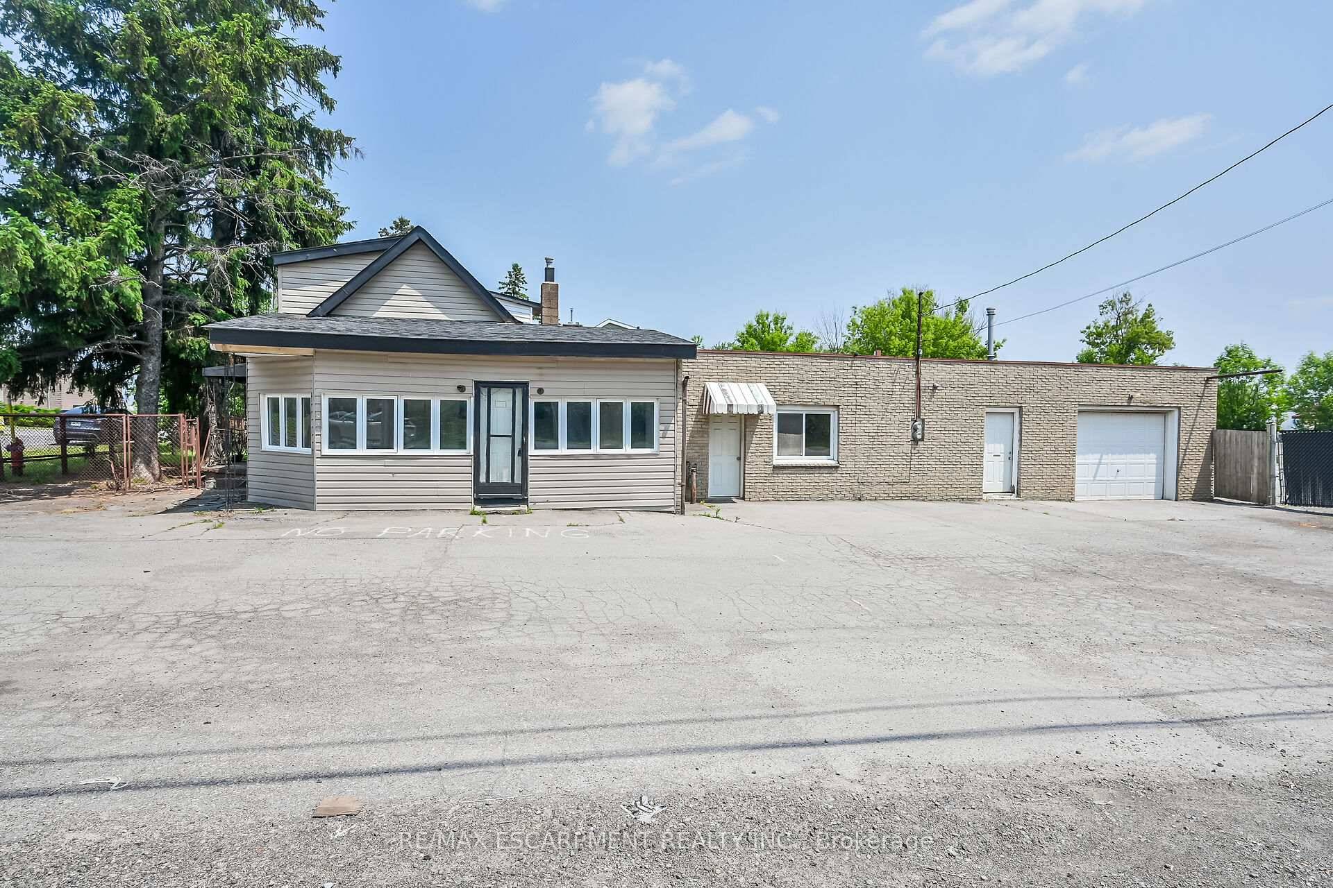 Ideal Stoney Creek Investment Opportunity on sought after 106.