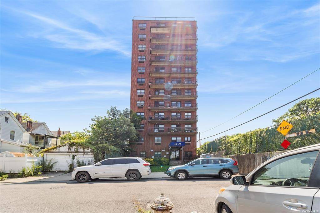 Great Location. Higher floor unit.
