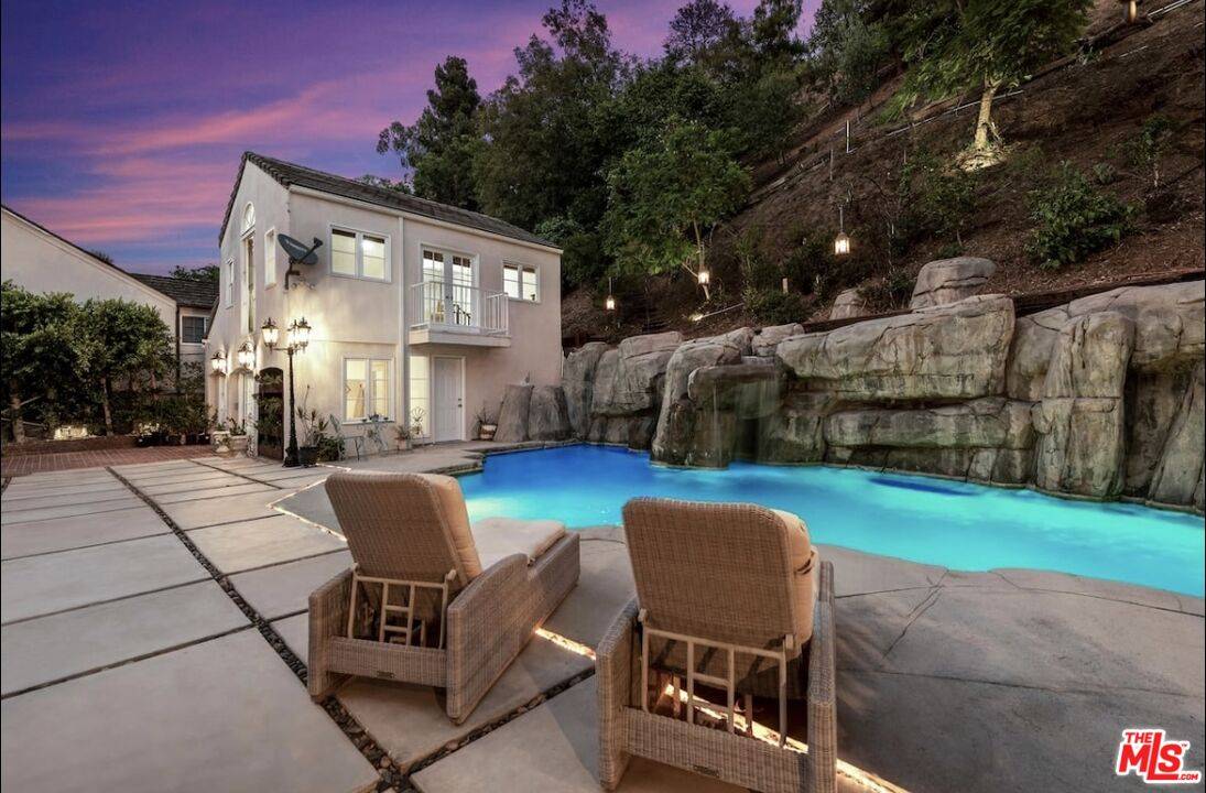 1174   Coldwater Canyon Dr 1BR Beverly Hills Post Office | B.H.P.O. La