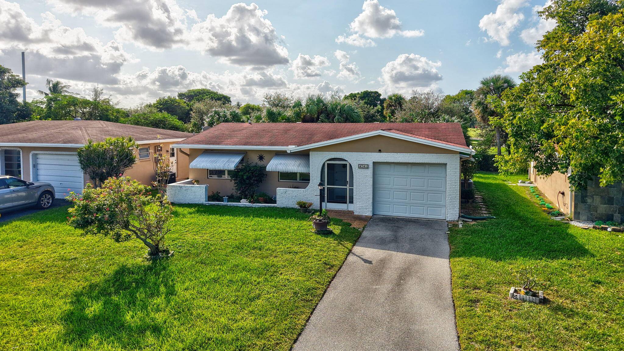 All Ages Welcome ! This charming single family home, nestled in a peaceful neighborhood, is perfectly located near major roads, shops, and conveniences.