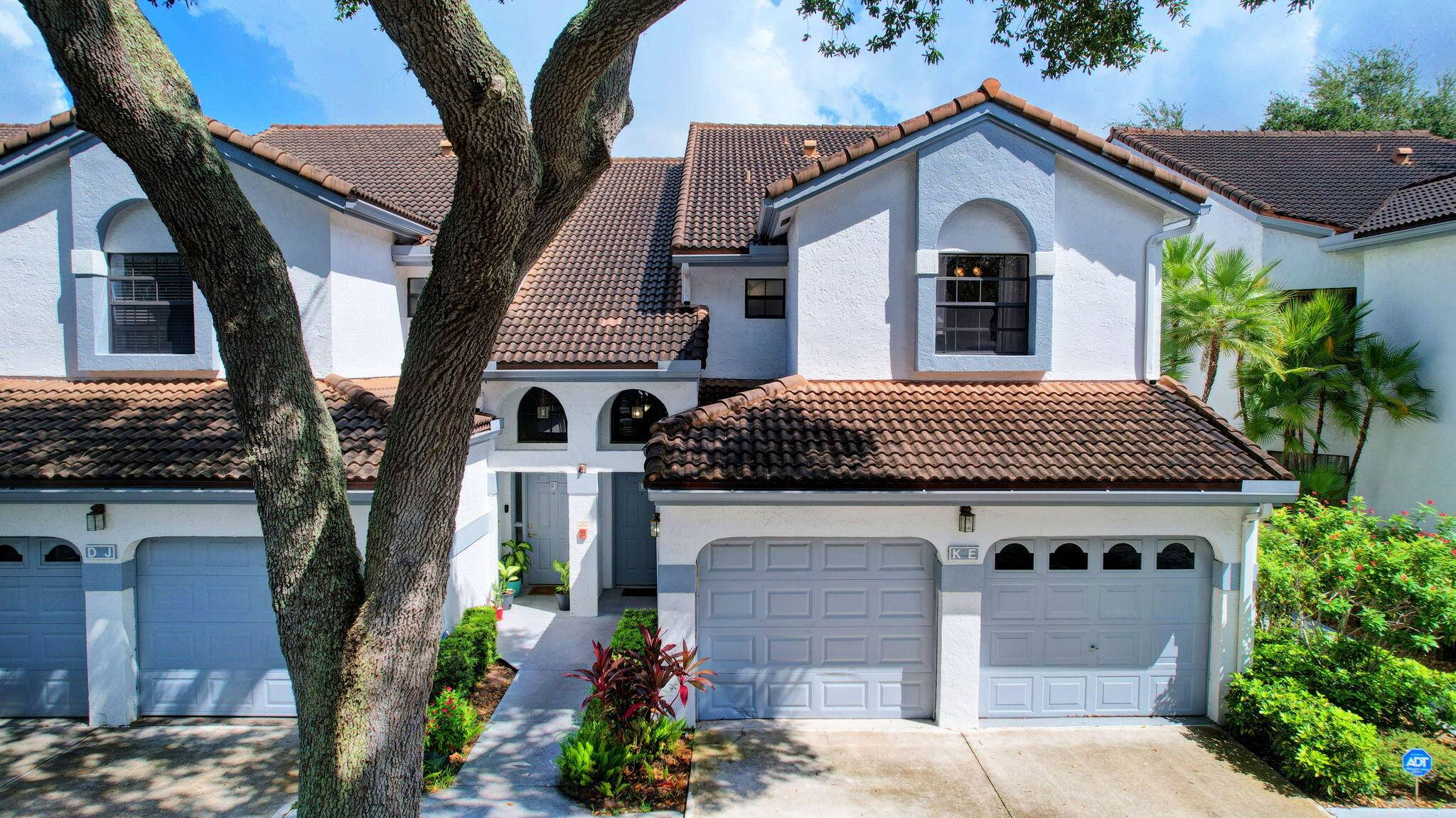 This sought after Sorrento model cariage home boasts tranquil and picturesque lake scenery.
