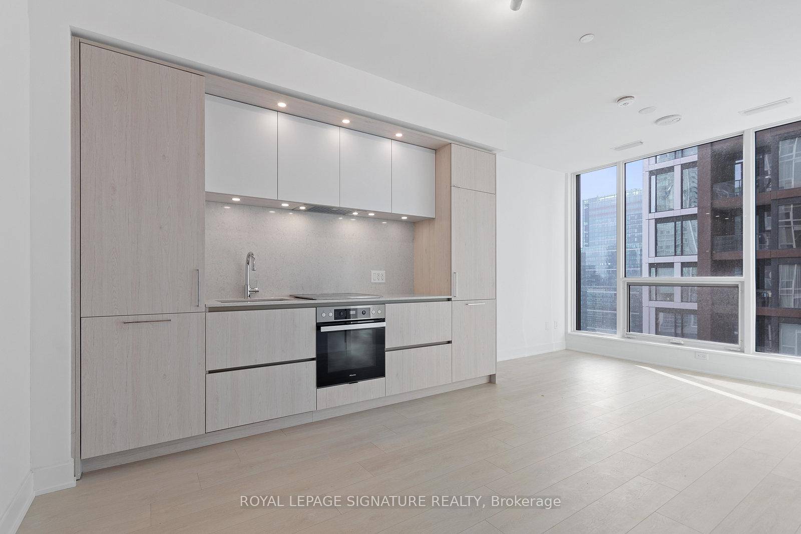 Luxury Nobu Residences. 2 bedroom 2 bathroom with 652 sq ft featuring 9ft Ceilings, Convenient Location With Many Transit Options Including The St Andrew's TTC Station, King St.