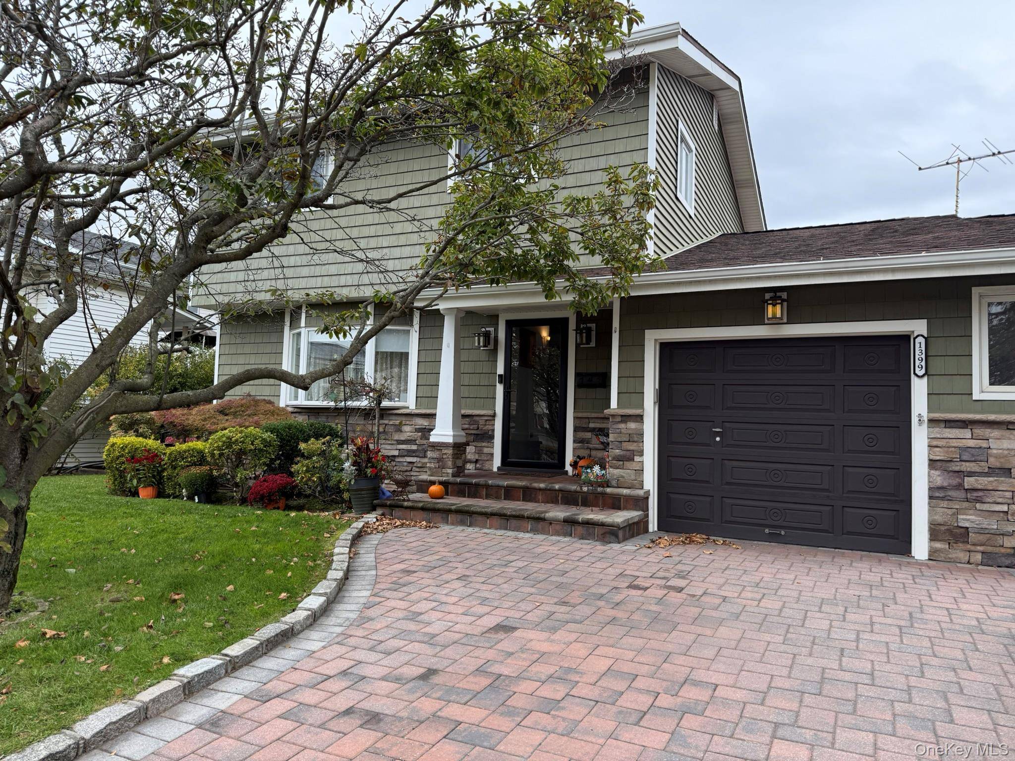 Welcome to this beautiful Colonial home, situated on a 60x100 lot in the heart of North Bellmore.