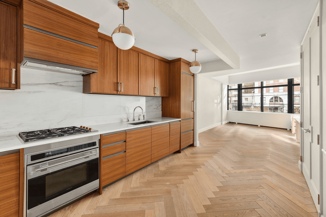 Sprawling, south facing studio with 11 foot ceilings !