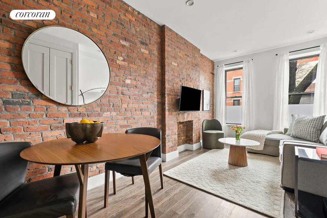 A duplex that functions like a 2 bedroom private outdoor space under 1M !