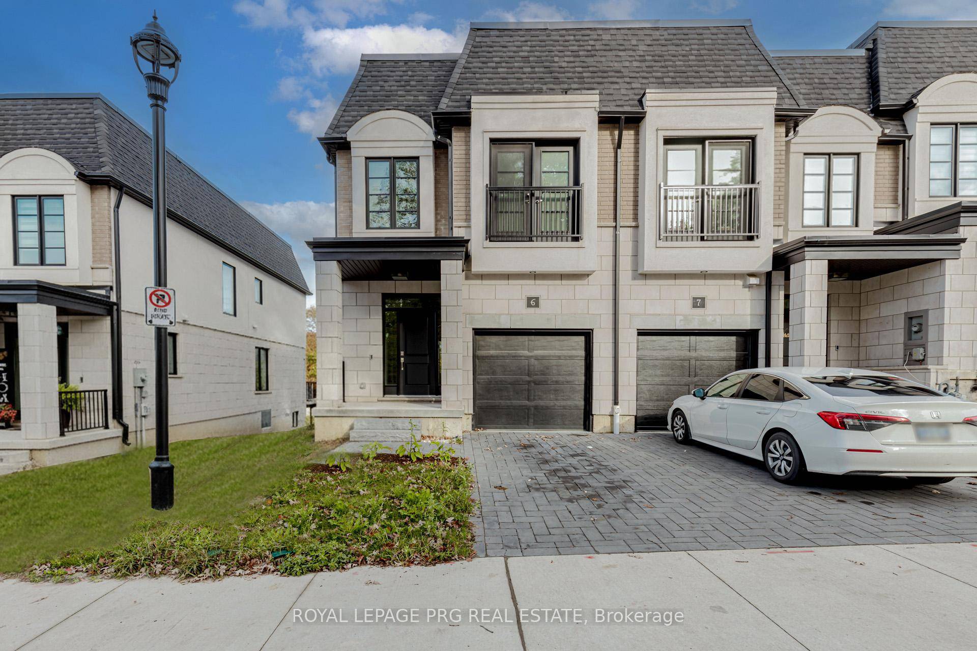 Welcome To 143 Elgin St, Unit 6 A Beautifully Maintained 3 Bedroom, 3 Bath Corner Townhouse Featuring A Rare Walkout Basement !