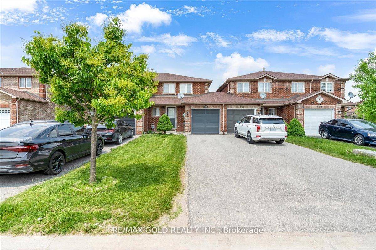 Tastefully Updated And Well Maintained Three Bedroom, 3 Bathroom Family Friendly Freehold Townhome Near All The Amenities Barrie Has To Offer !