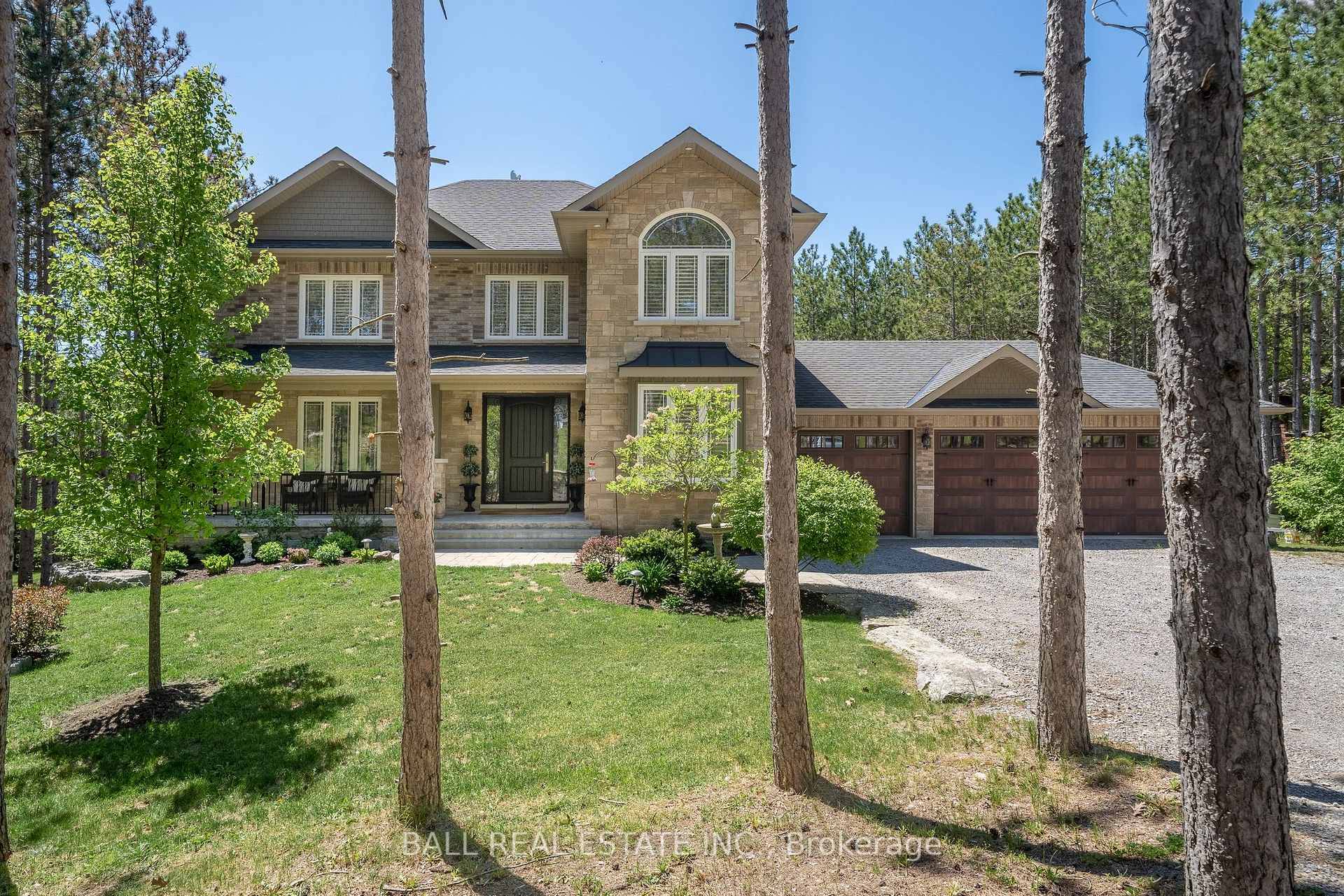 Set amidst picturesque rolling hills, embraced by pine trees, this 2 storey home spans 1.