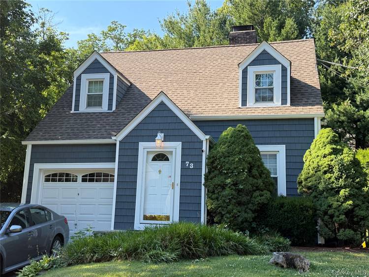 Welcome to this charming and inviting Cape Cod style home nestled in the heart of Halesite, on Long Island s picturesque Gold Coast !
