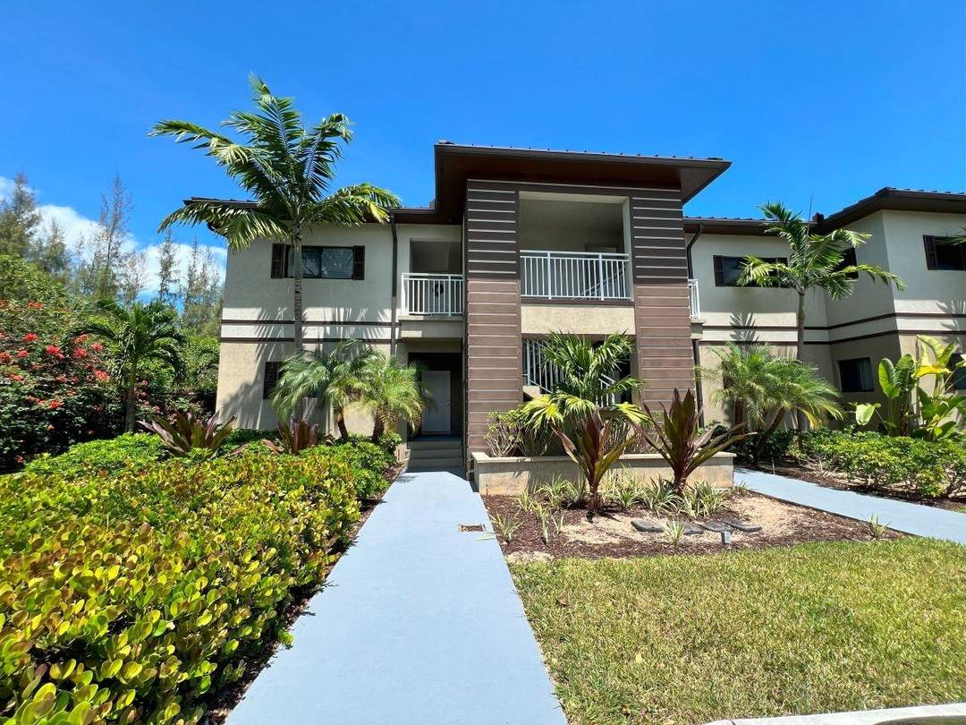 VENETIAN WEST Condo New-Providence