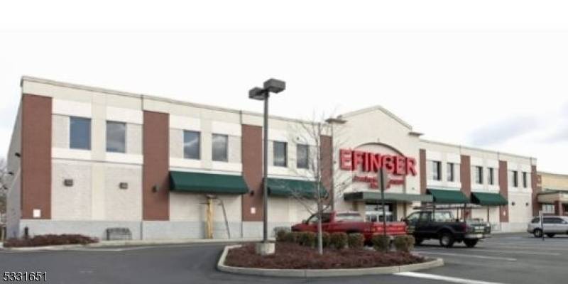 UNBELIEVABLE 2000 SF RETAIL STORE IN EFINGERS PLAZA CENTER LOCATED AT SIGNALIZED INTERSECTION ON WEST UNION AVE ROUTE 28 AND THOMPSON AVE IN BOUND BROOK.