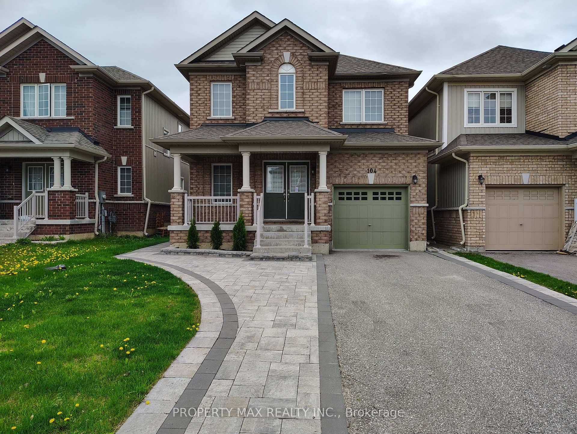 This stunning detached house is perfectly situated in a prime location, offering unbeatable convenience and comfort !