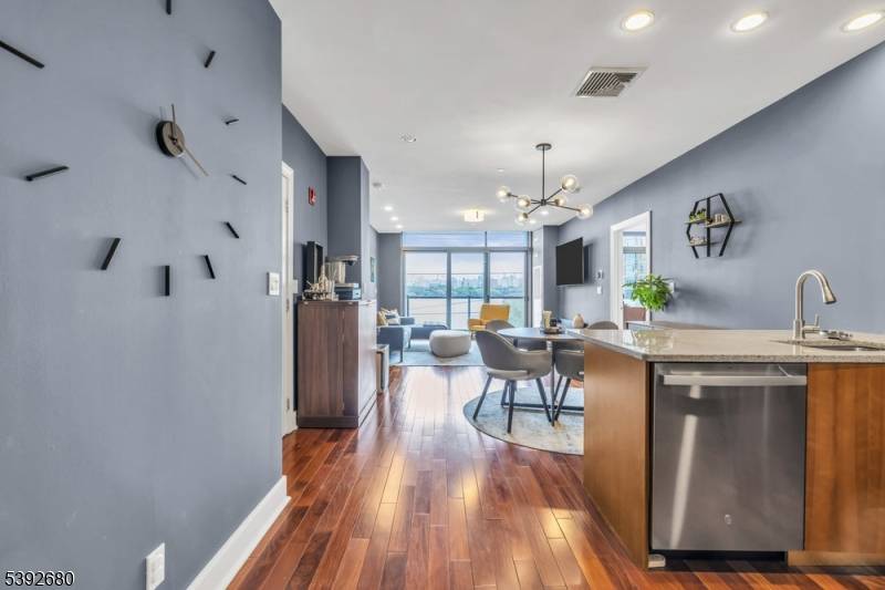 Discover luxurious waterfront living at the boutique Mirabelle on the Hudson.