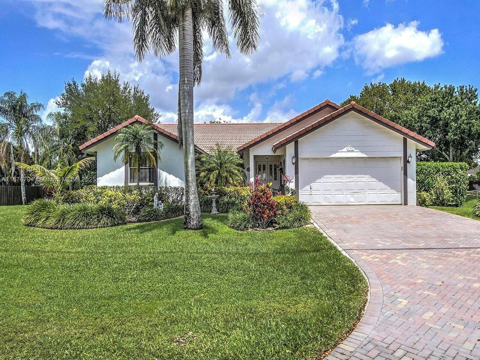 This beautiful 4 bedrooms and 2 bathrooms single home features a bright eat in kitchen with oak cabinets, spacious counter space, vaulted ceilings, a security system, and a recently remodeled ...