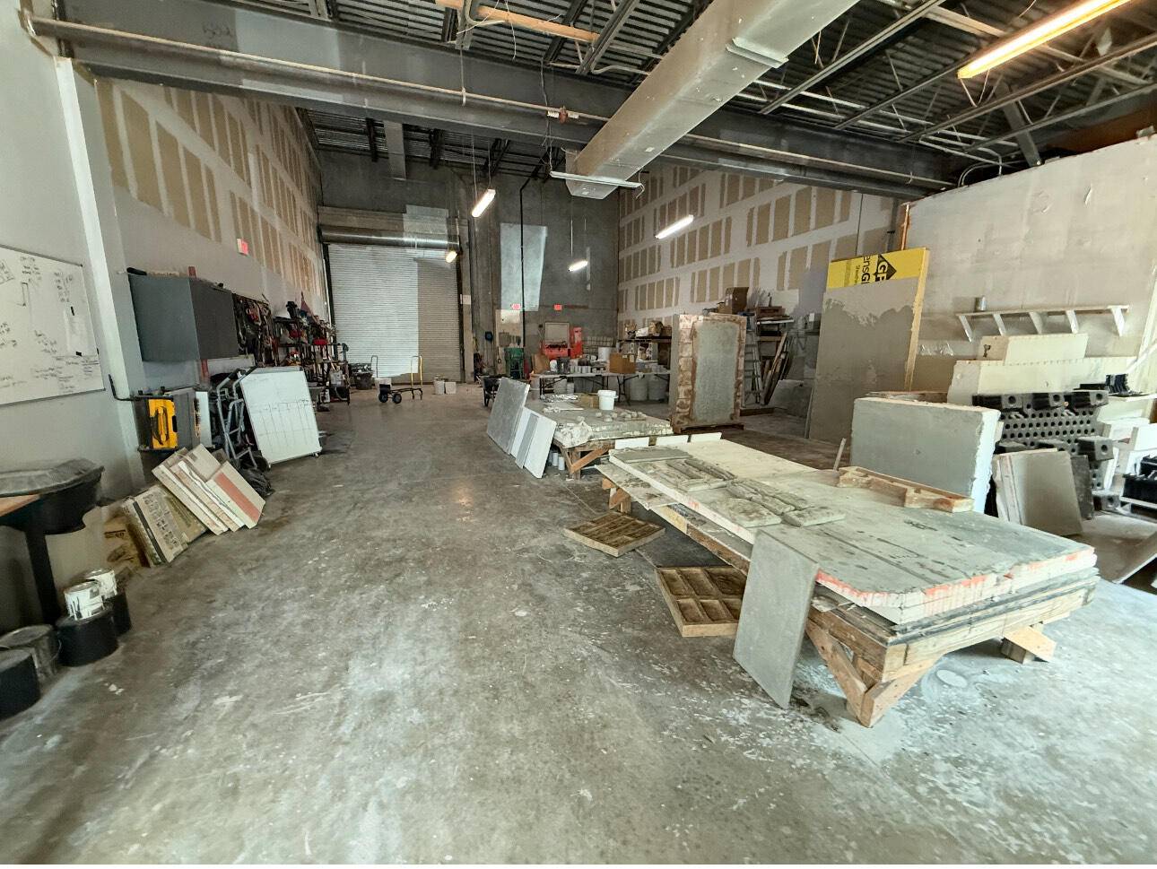 Great opportunity to rent out this 3, 100 industrial space which included a 600 foot mezzanine.