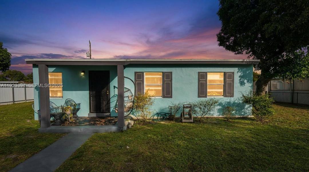 Welcome Home ! ! Beautifully updated home in a convenient Bunche Park neighborhood !