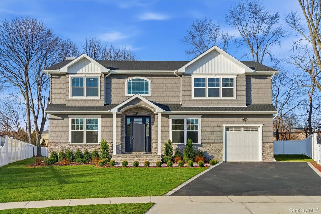 THIS NEW CONSTRUCTION BEAUTY HAS IT ALL !