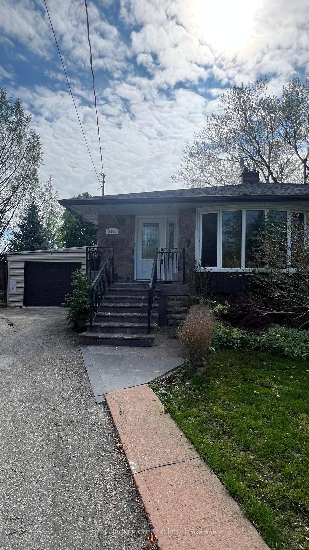 Welcome to this beautifully maintained semi detached bungalow in a quiet, family friendly crescent near U of T Mississauga, Credit River, and top rated schools.