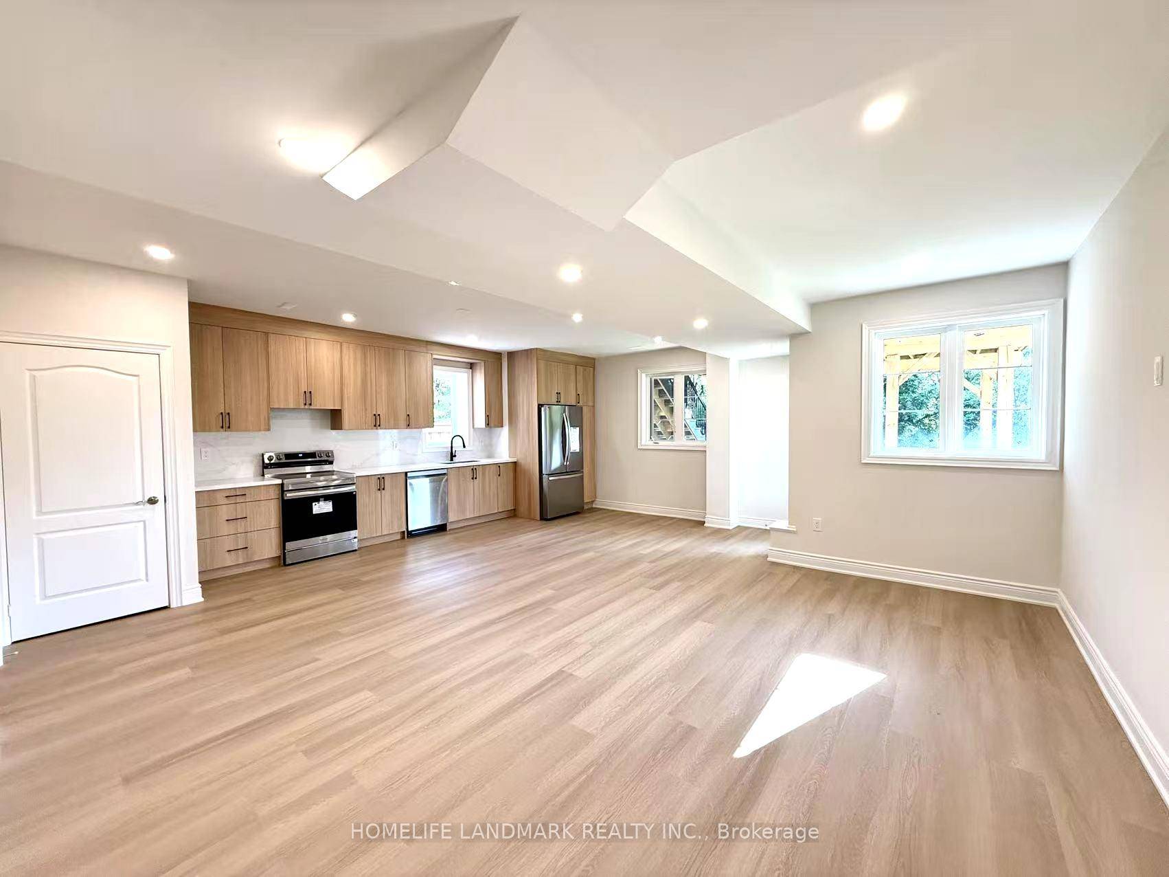 Fantastic Location, Walking Distance To Shops, Community Center amp ; Public Transit.