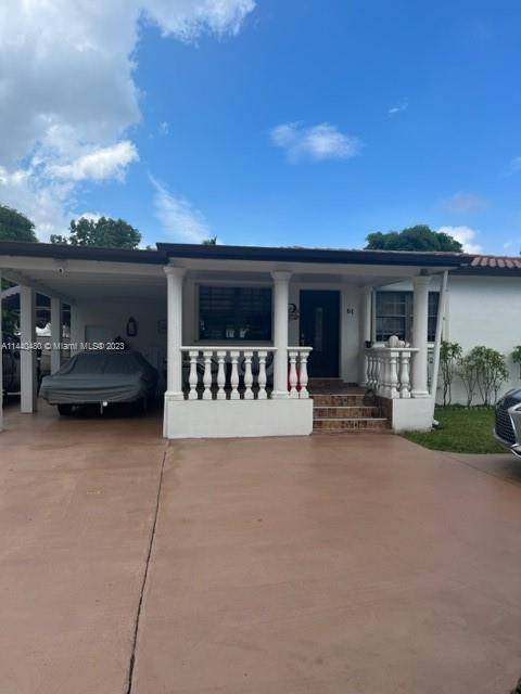 Excellent one story single family home, in very well location close of everything.