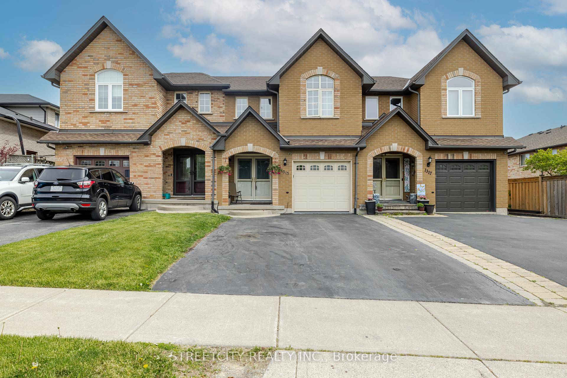 Welcome to 1315 Limeridge Road East !