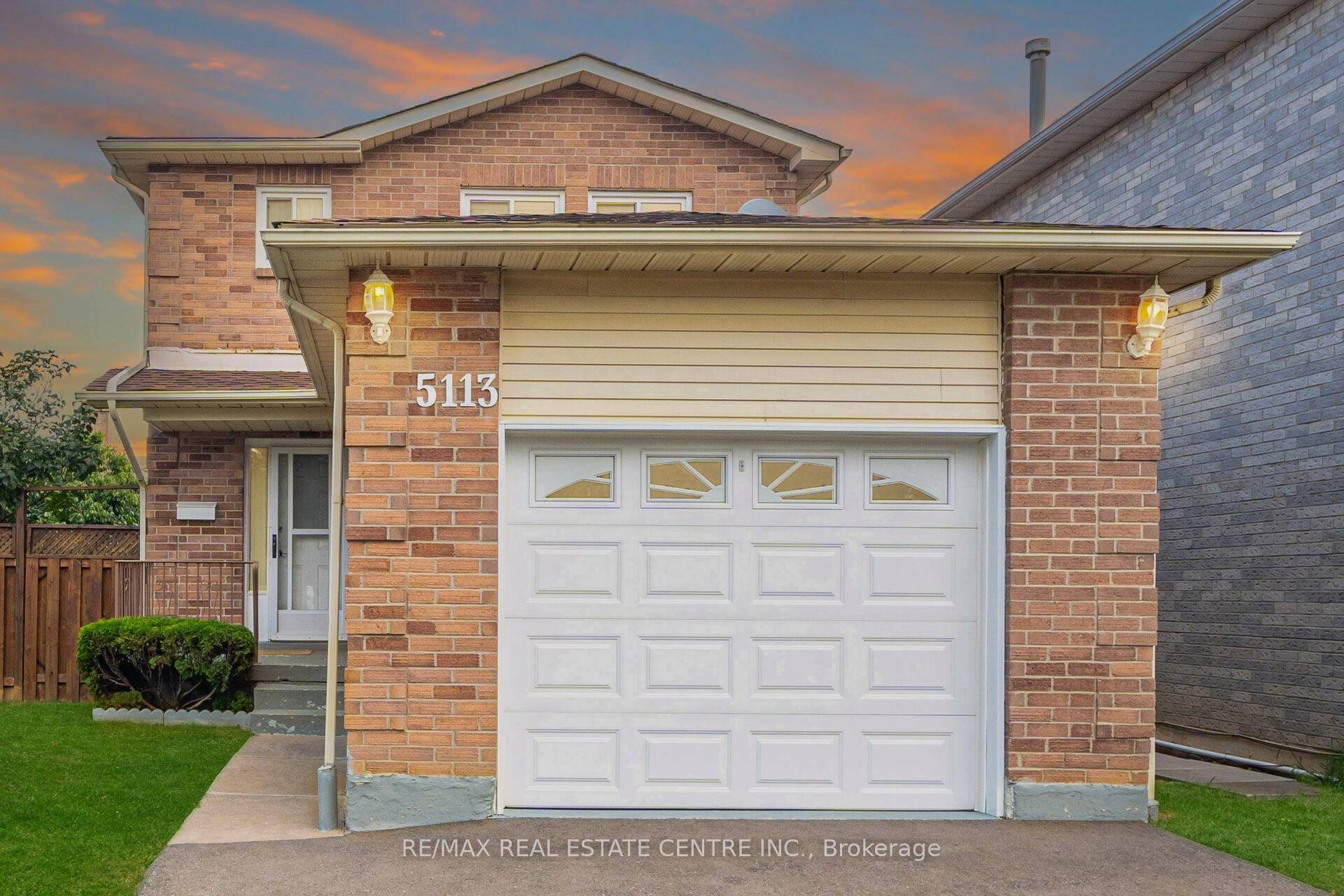 Welcome to 5113 Palomar Crescent the heart of Hurontario, Mississauga.