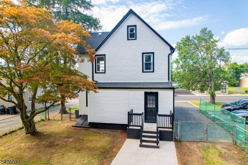 Charming Renovated Colonial in the Heart of Spotswood !