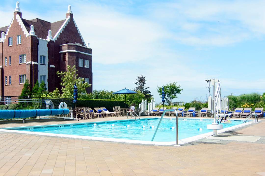 Live in a Montauk Resort Hotel!!