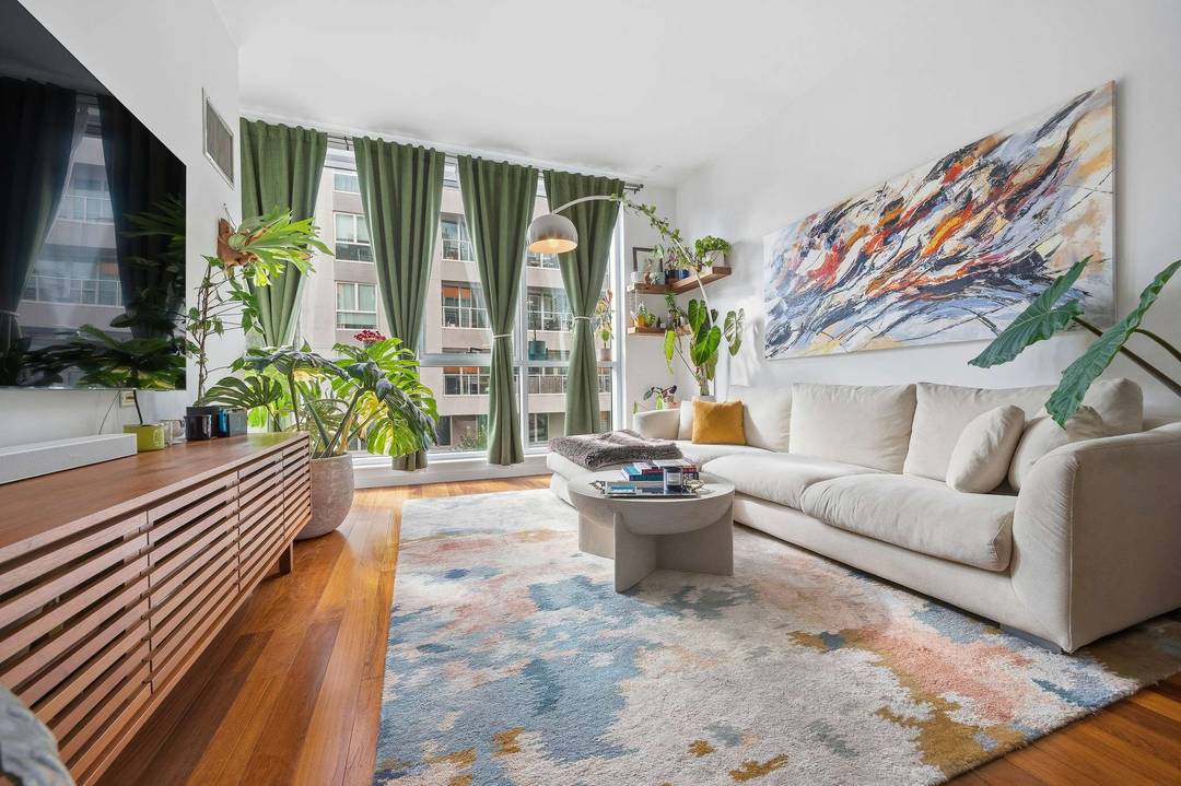 Modern 1 BED Condo with Soaring Ceilings amp ; Rooftop Access Prime Williamsburg Location Welcome to 135 North 11th Street, a premier boutique condominium in the heart of Williamsburg, just ...