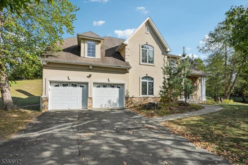 Welcome to this beautifully maintained 4, 000 sq ft Colonial featuring 4 bedrooms and 3.