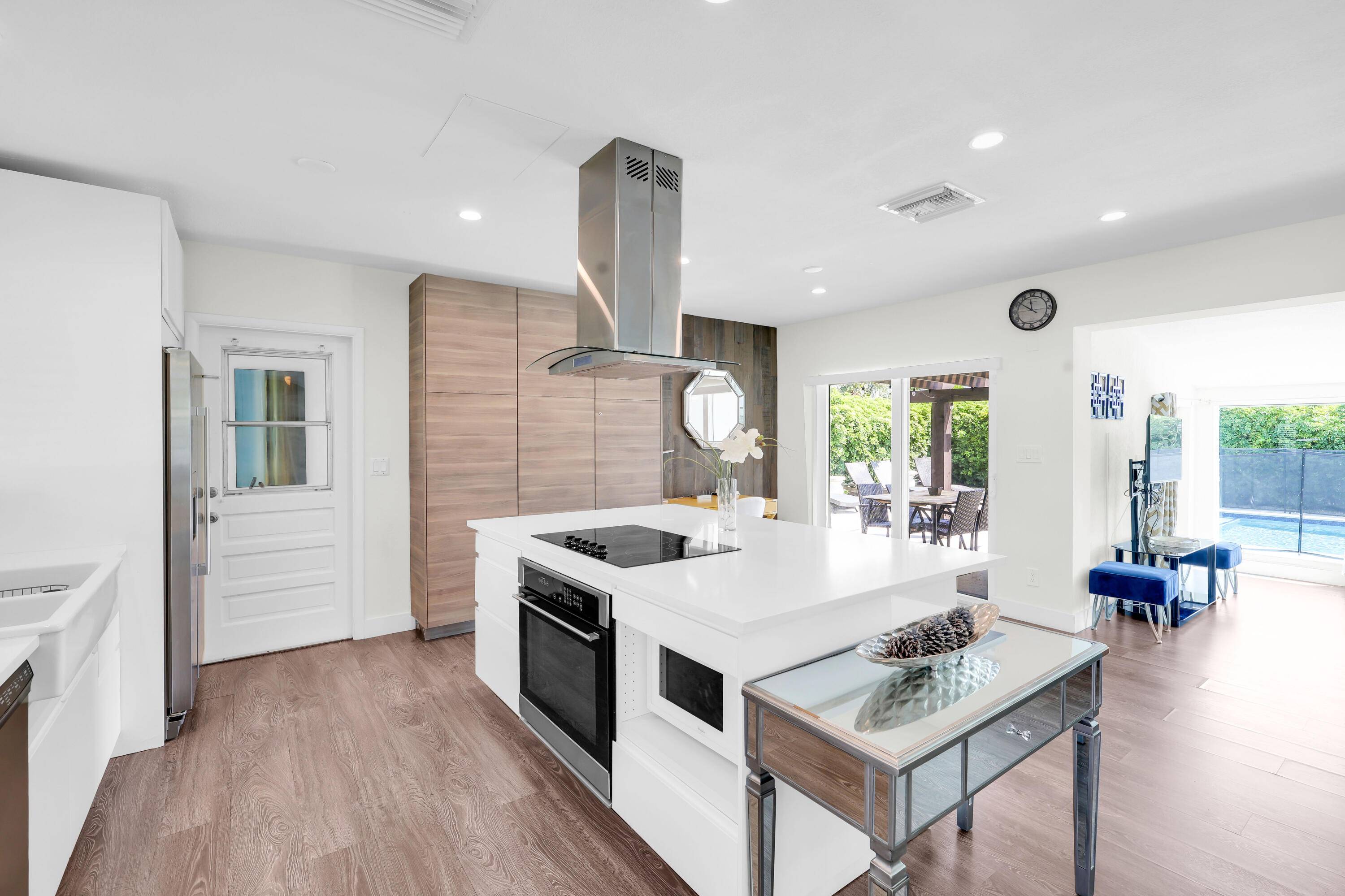 Welcome to The Cove, where luxury and convenience meet !