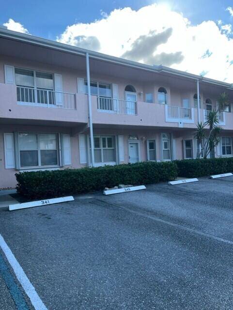 LITTLE CLUB IS ADJACENT TO JONATHAN DICKINSON STATE PARK PROVIDING A QUIET COUNTRY ATMOSPHERE.