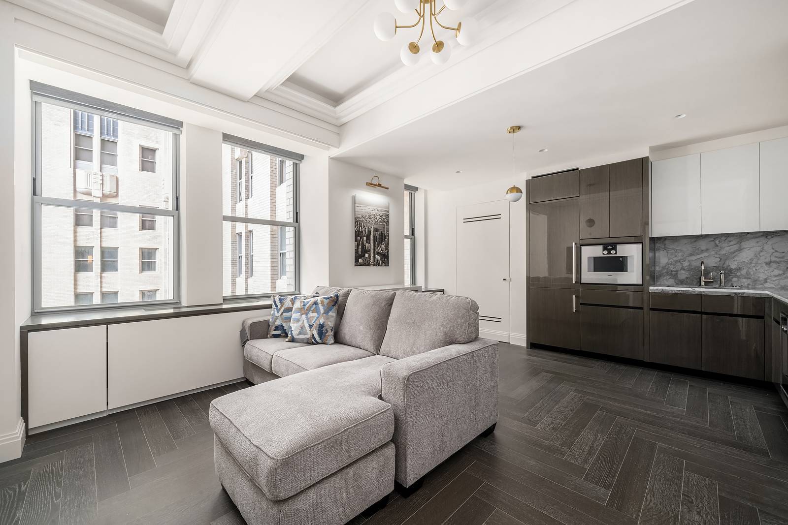 The Waldorf Astoria Residences in New York offer a rare opportunity to live in one of the city s most iconic landmarks, blending historic Art Deco grandeur with modern luxury.