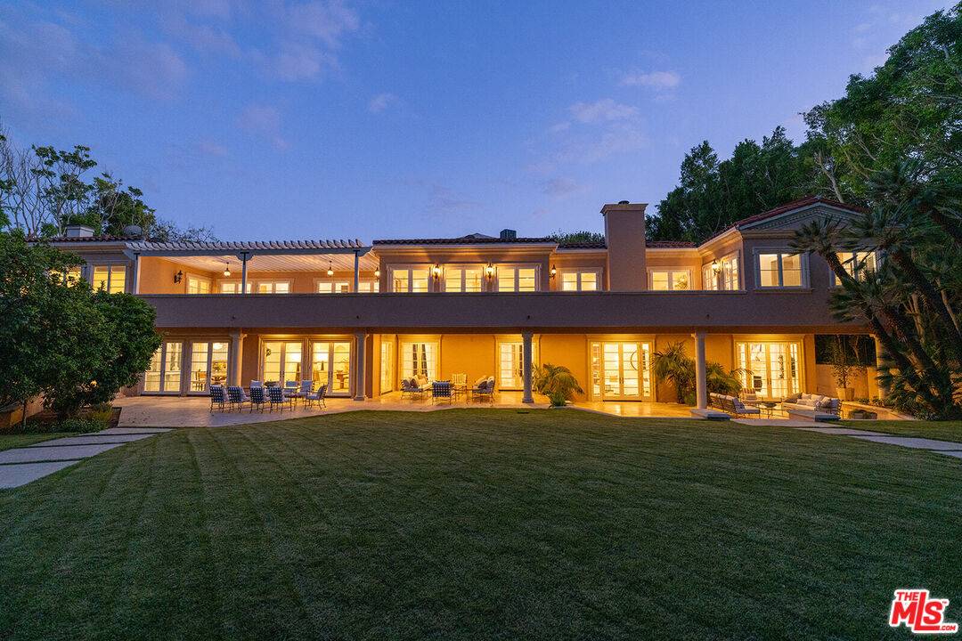 407   Robert Ln 9BR Beverly Hills Post Office | B.H.P.O. La