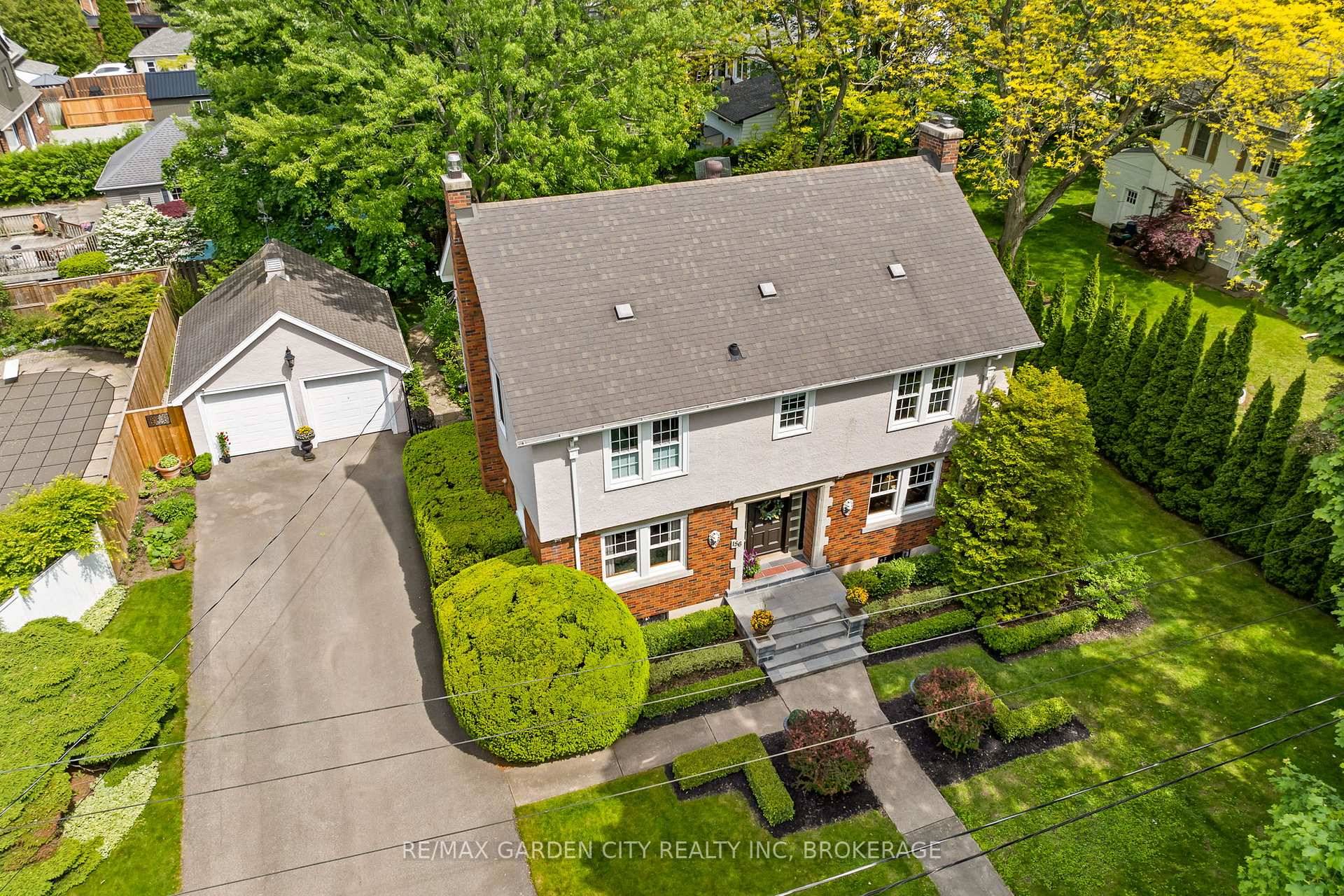 Nestled in the prestigious Chippewa Park area one of Welland's oldest and most charming neighbourhoods this exceptional 4 bedroom, 2 full bathroom home offers timeless elegance on a picturesque, tree ...