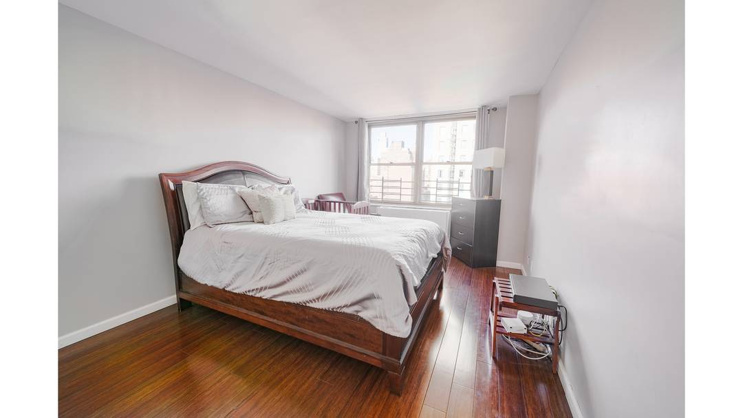 The C line is the largest one bedroom floor plan in Continental Towers, a 540 unit full service luxury condominium on the corner of 79th Street and Second Avenue in ...