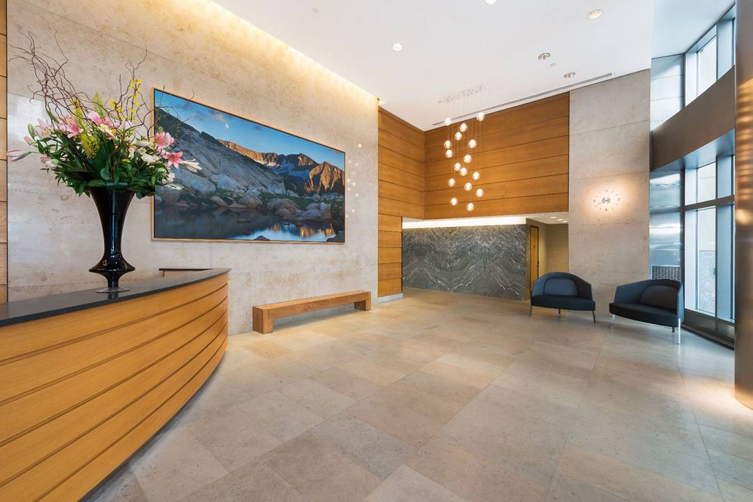 This gorgeous 1BR 1BA has plenty of light with floor to ceiling windows overlooking 44th street.