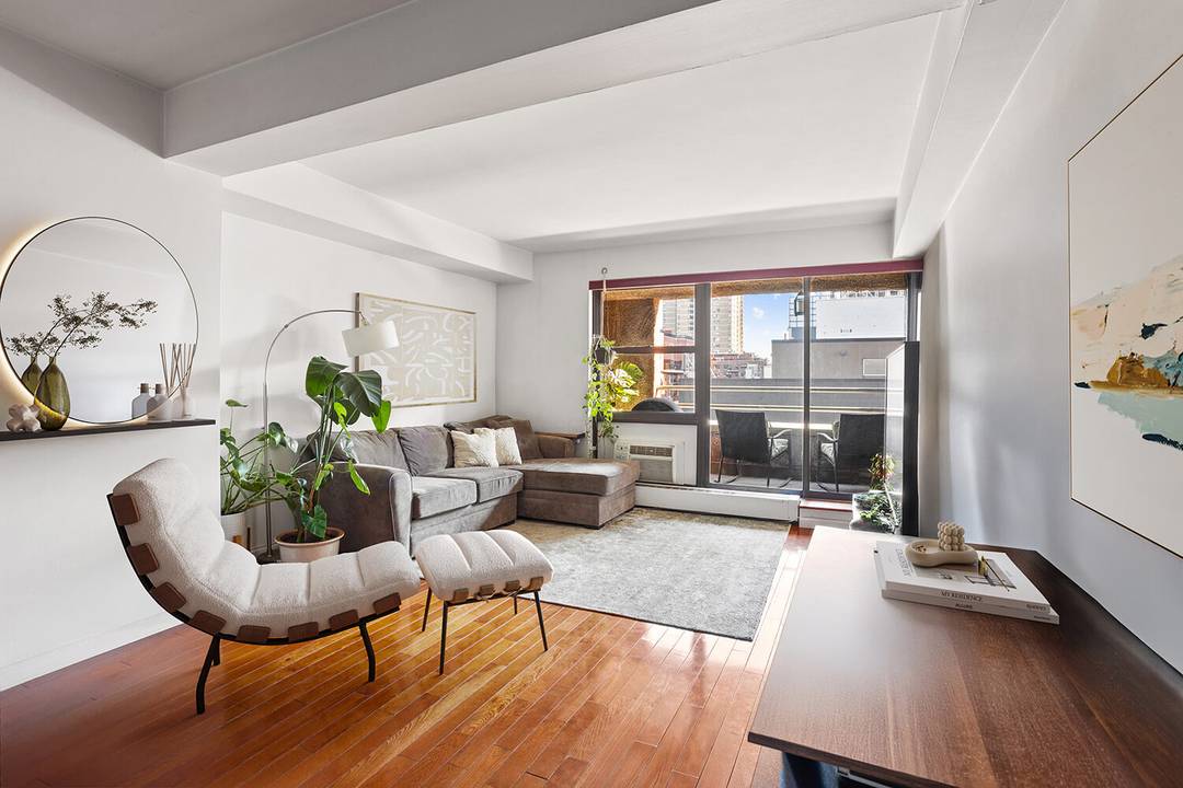 A rare opportunity to enjoy an expansive one bedroom residence with a private balcony in a full service luxury building in the heart of Lenox Hill.
