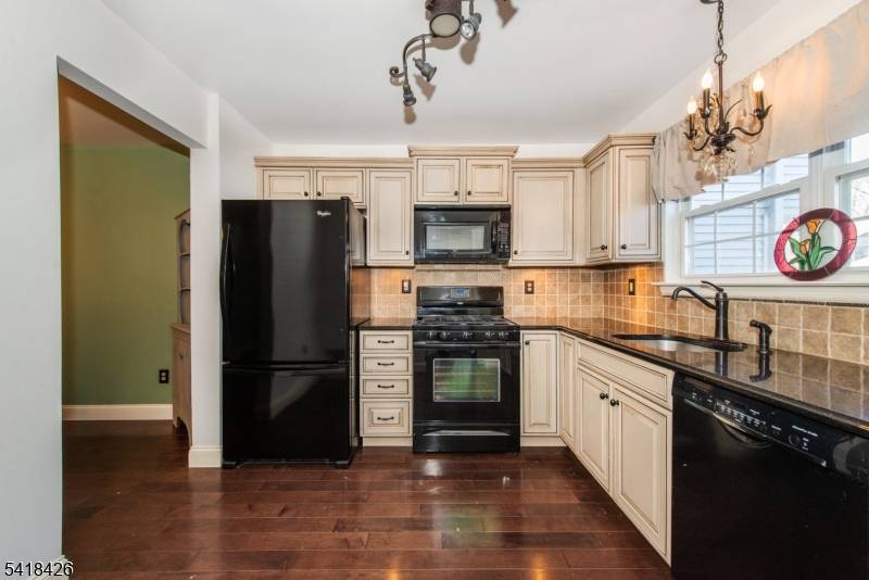 Welcome home and enjoy just moving right into this gorgeous unit in desirable Seasons Glen.