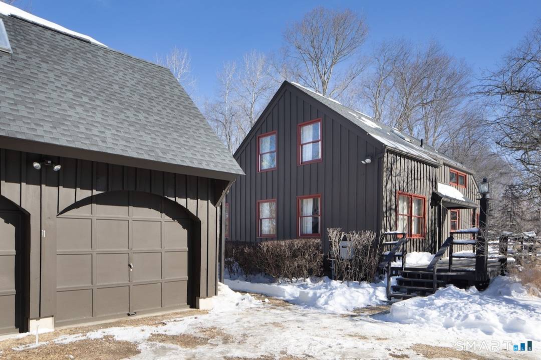Lakeville Chalet on Cul de Sac This property is part of an HOA.