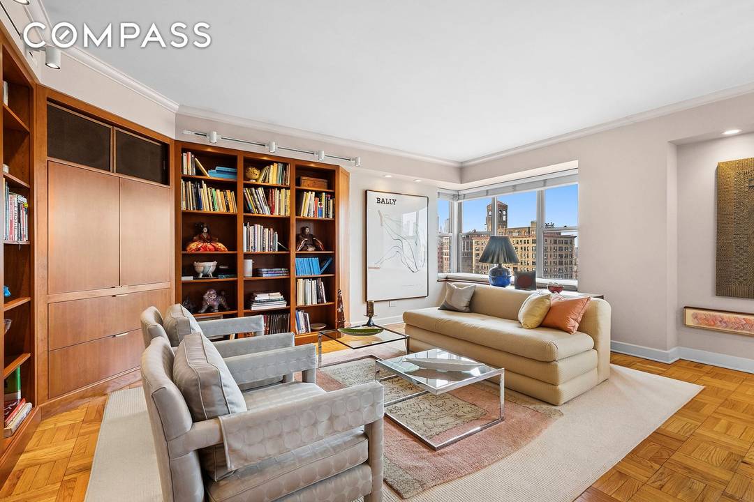 Perched high above Greenwich Village's Gold Coast, this sun drenched one bedroom offers jaw dropping westward views that stretch across Greenwich Village, the West Village, the Hudson River, and beyond.