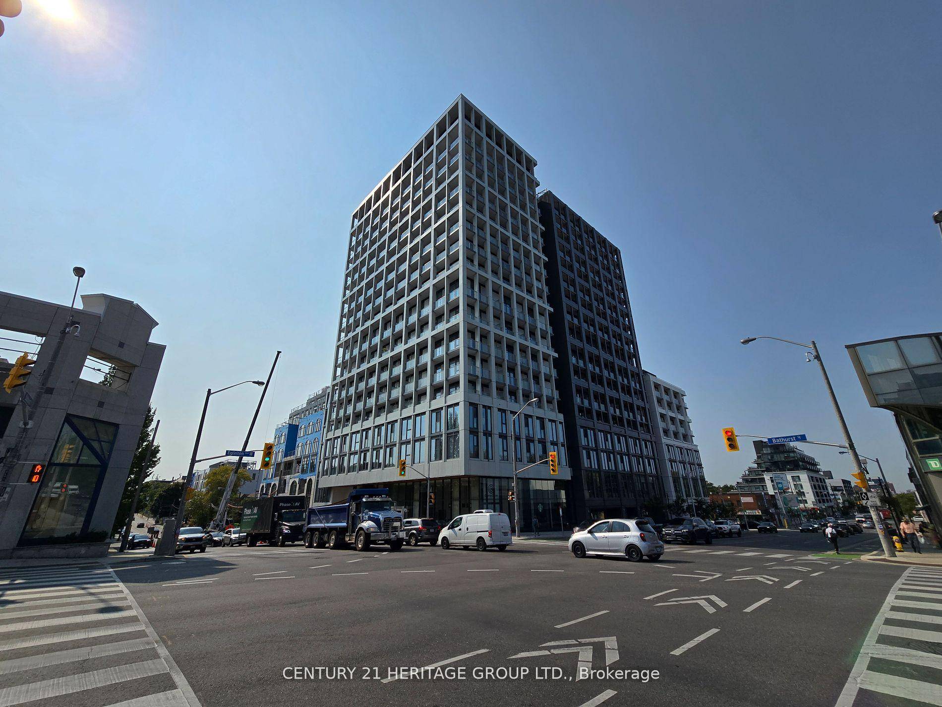 Discover elegance and ease of living at The Forest Hill Condominiums, rising 18 stories above the lively Eglinton neighbourhood, makes a striking architectural statement in the cityscape.