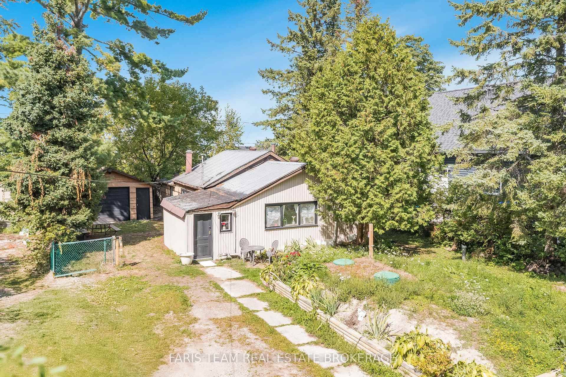 Top 5 Reasons You Will Love This Home 1 Versatile property with endless potential, whether you choose to enjoy it just as it is or gradually enhance it into your ...